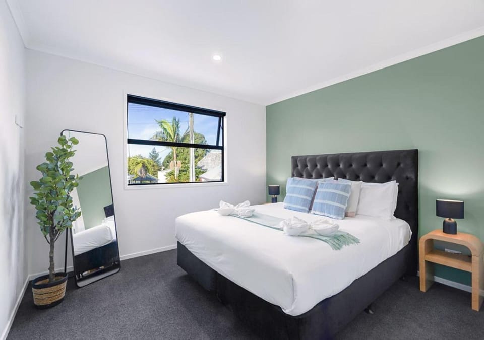 Brand New, King-Bed, Central City -By KOSH Villa in Hamilton