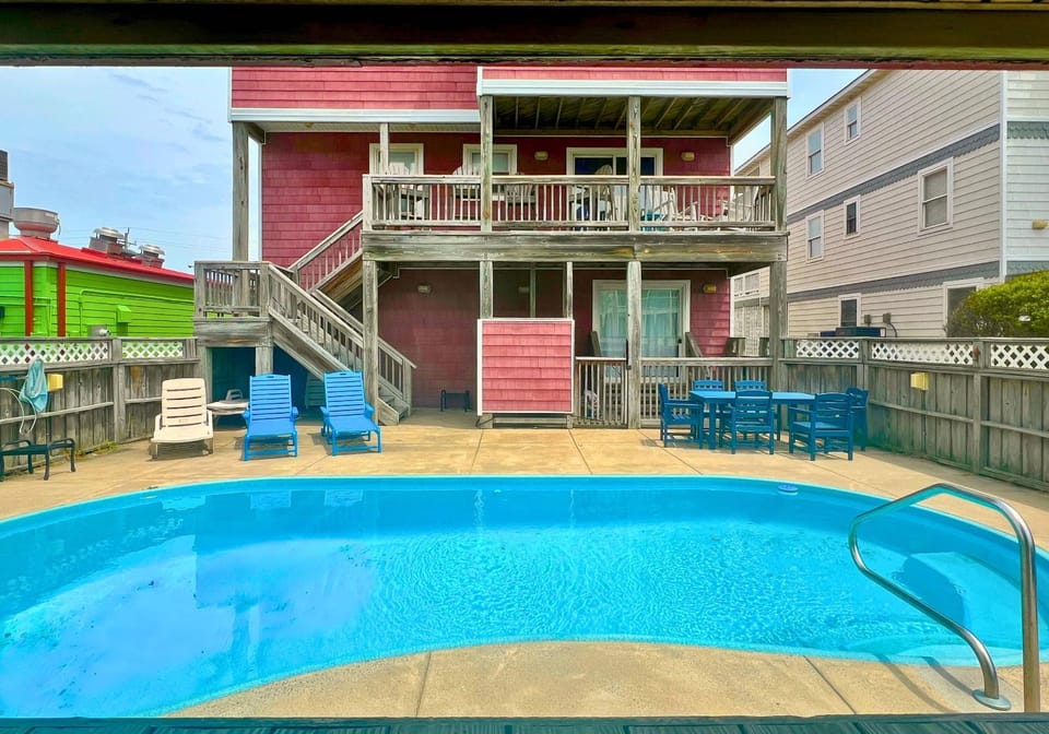 The Barnacle Barn - KDH MP 9.5, Ocean View, 145 Yds to Beach, Tiki Bar, Pool, Hot Tub, Pets OK House in Kill Devil Hills