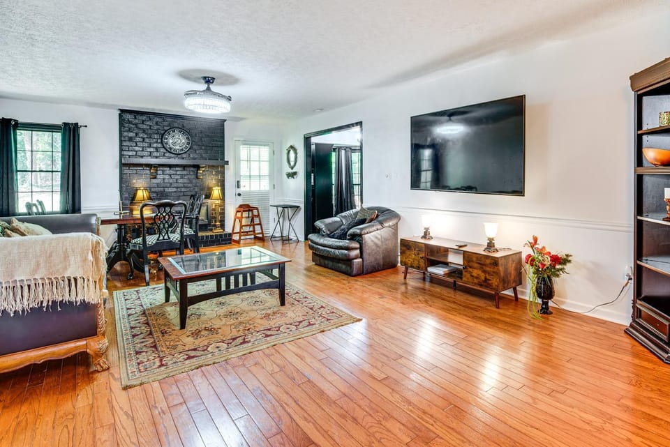 6 Mi to Marietta Square: Family Retreat w/ Yard! House in Georgia