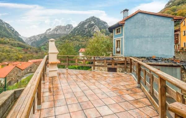 Casa Enacantadora en TresCares Junto a Ruta de el Cares y Picos de Europa House in Cantabria