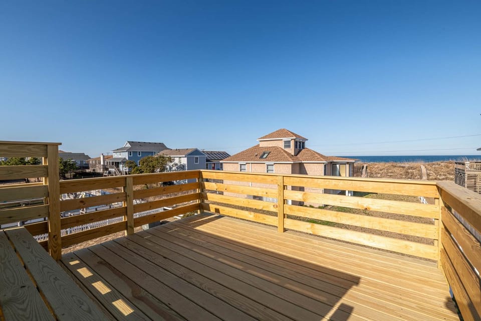 The Beach Box - Kitty Hawk MP 4.5, Ocean View, 240 Yds to Beach, Pets OK, Flex Stays House in Kitty Hawk