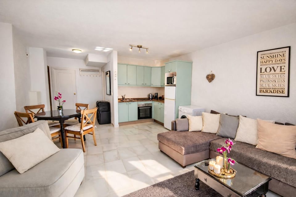 Kitchen or kitchenette, Living room, Dining area