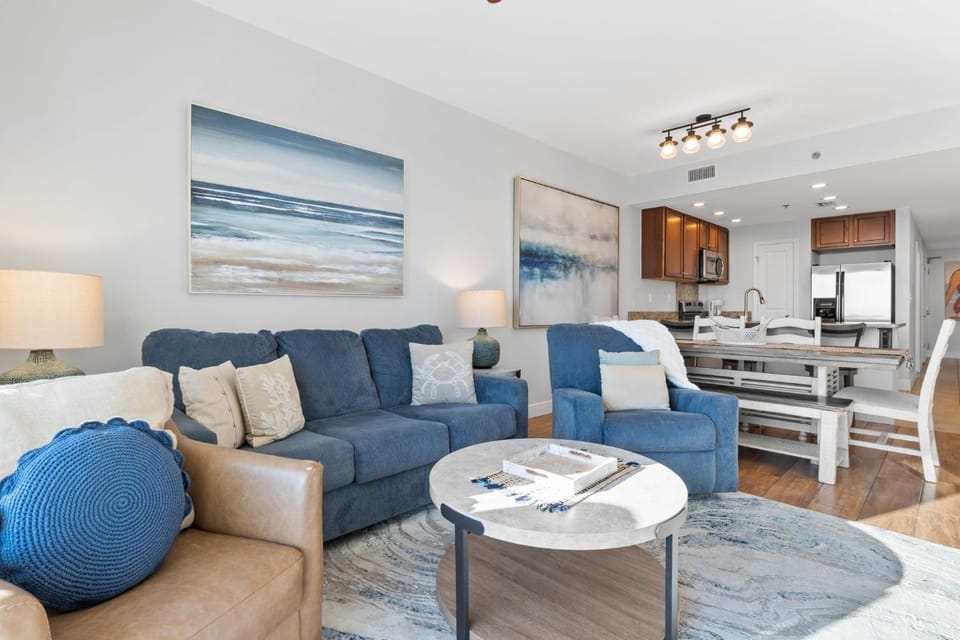 Kitchen or kitchenette, Seating area, Dining area