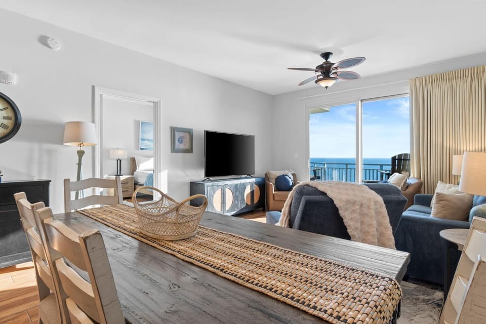 TV and multimedia, Living room, Seating area, Dining area, Sea view