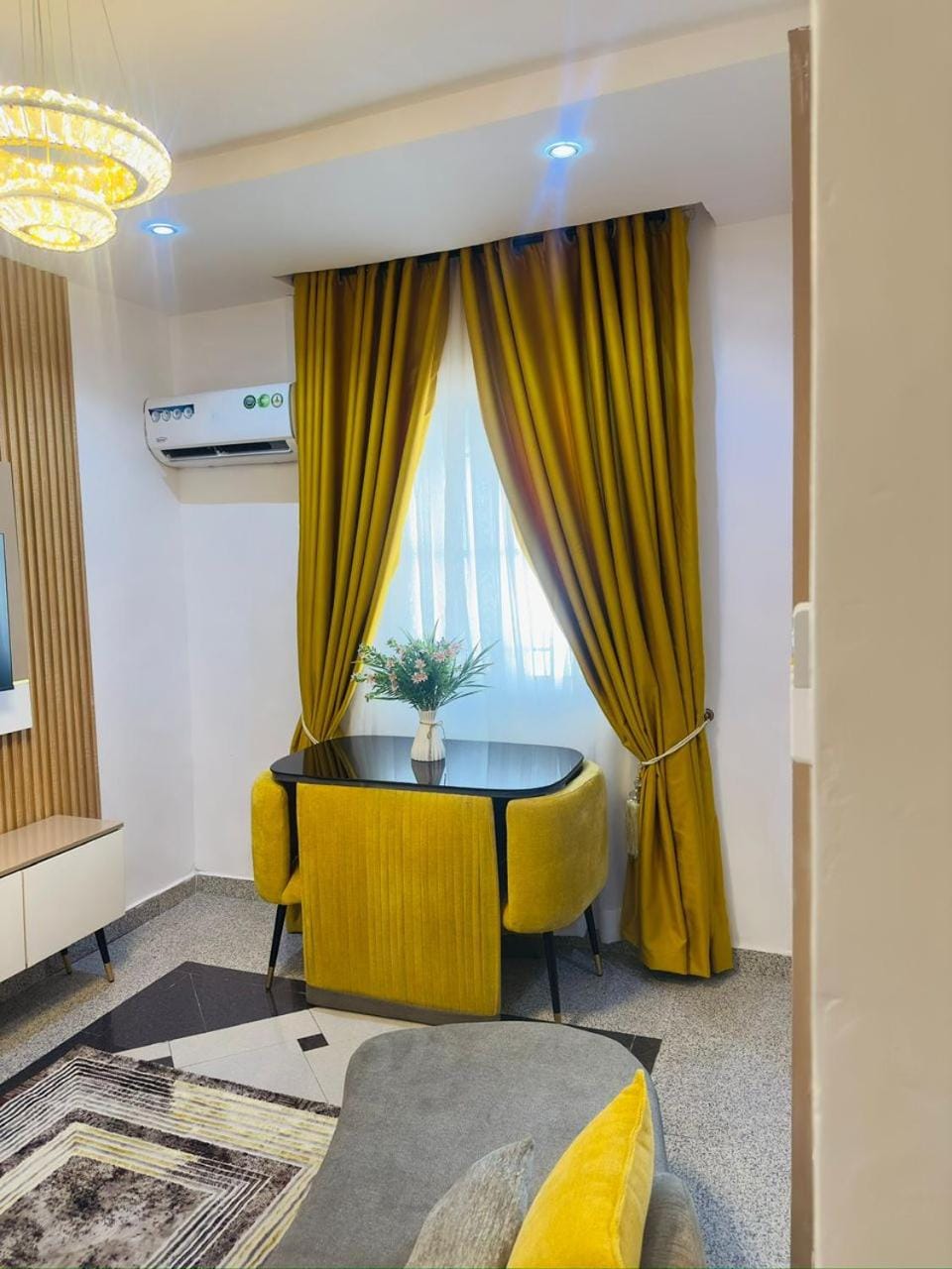 Living room, Seating area, Dining area, Bedroom, air conditioner