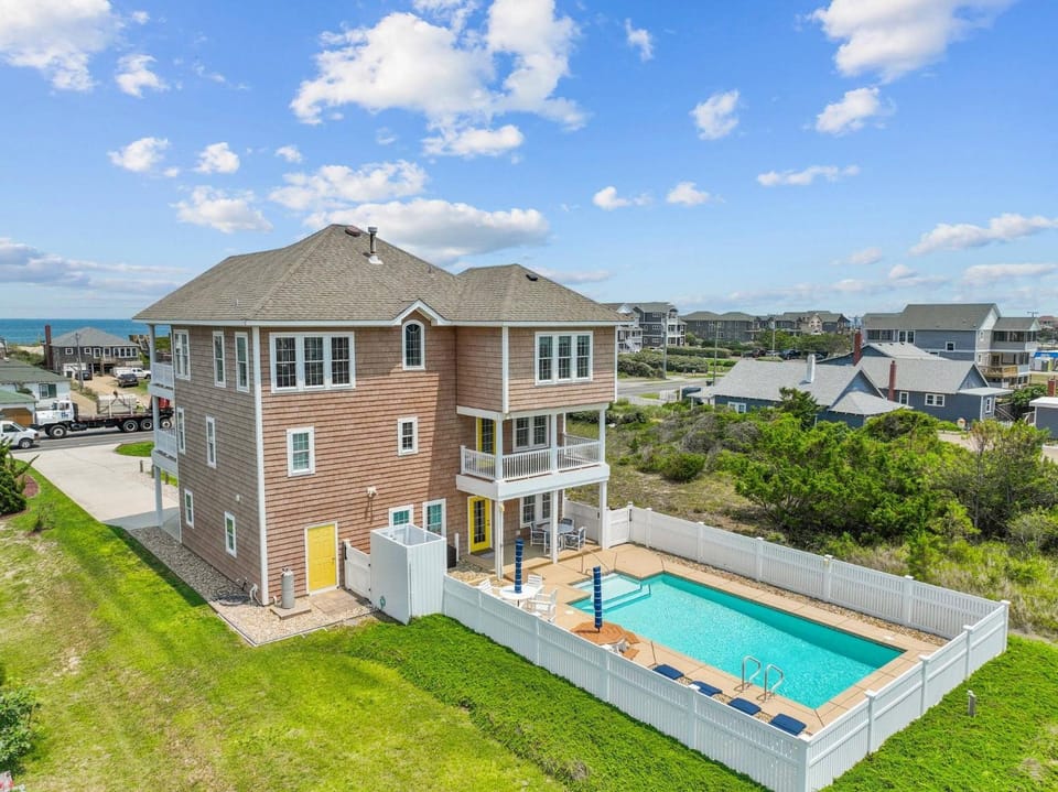 The Beachcomber - Nags Head MP 12, 125 Yds to Beach, Ocean View, Elevator, Pool, Hot Tub House in Nags Head