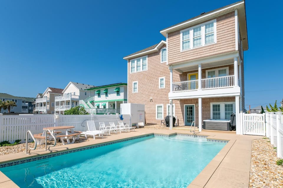 The Beachcomber - Nags Head MP 12, 125 Yds to Beach, Ocean View, Elevator, Pool, Hot Tub House in Nags Head