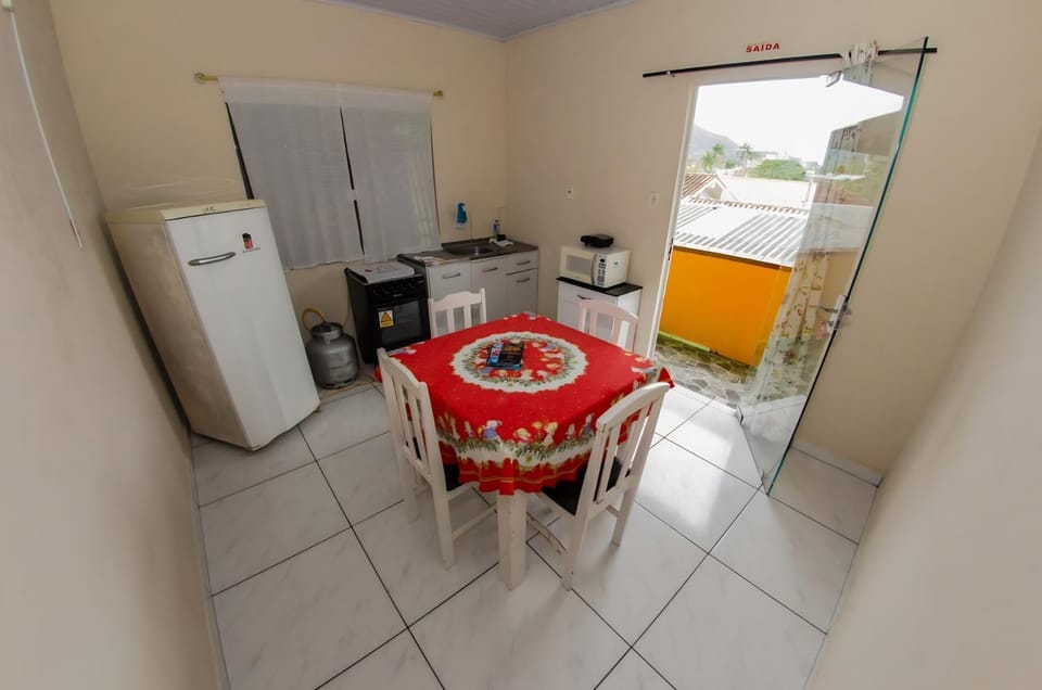 Kitchen or kitchenette, Dining area, oven, pet friendly, stove, toaster