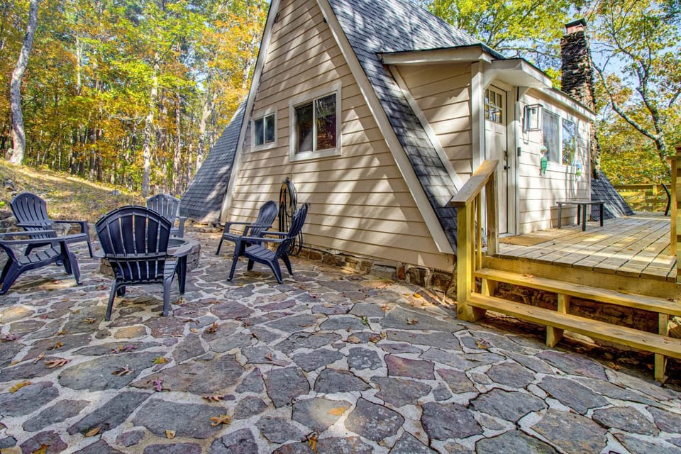 Fairfield Bay Home w/ Pool Access & Boat Slip House in Fairfield Bay