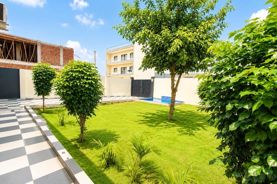A2 Vista - 4BHK Villa with Lawn Near Expo Mart Villa in Uttar Pradesh