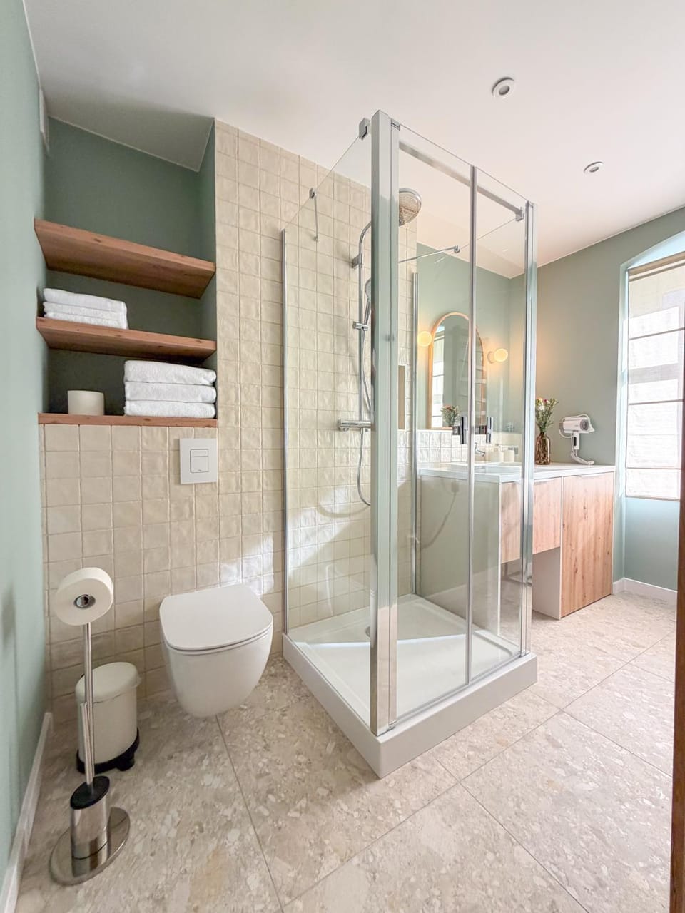 Shower, Toilet, towels