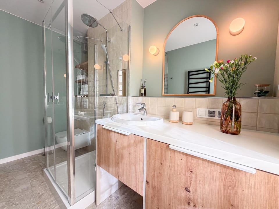 Shower, Bathroom, towels