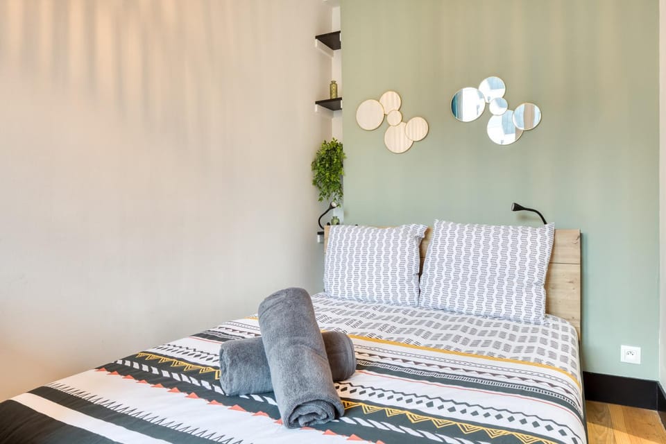 Bed, Photo of the whole room, Bedroom