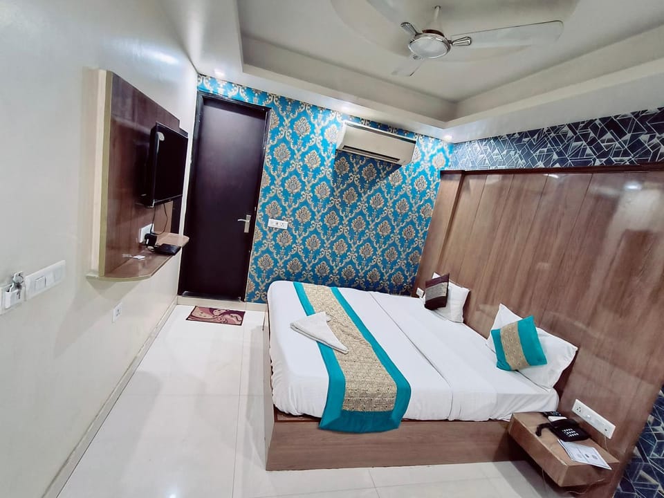 Bathroom, Photo of the whole room, fireplace, wardrobe