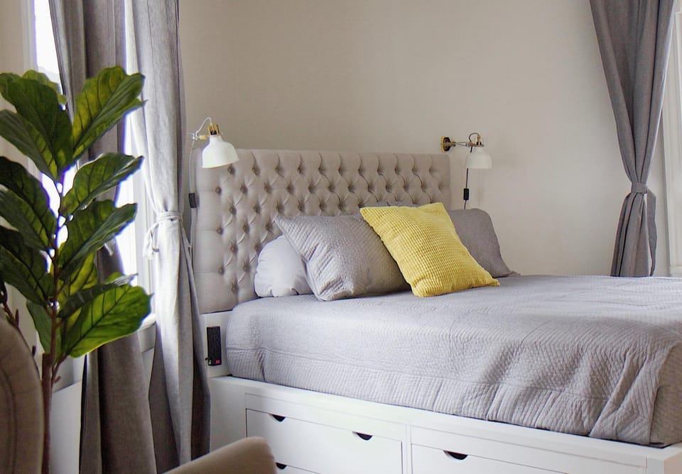 Gite La Cache Bed and Breakfast in Mont-Saint-Hilaire