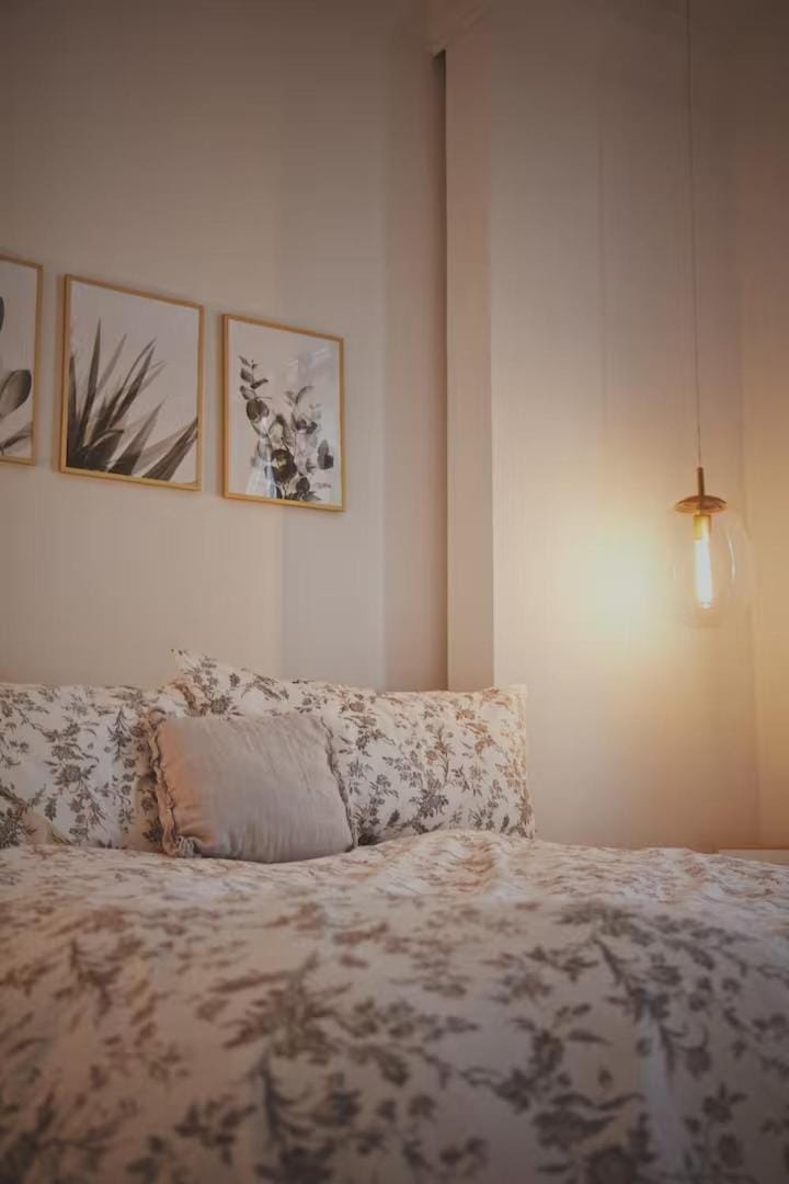 Gite La Cache Bed and Breakfast in Mont-Saint-Hilaire