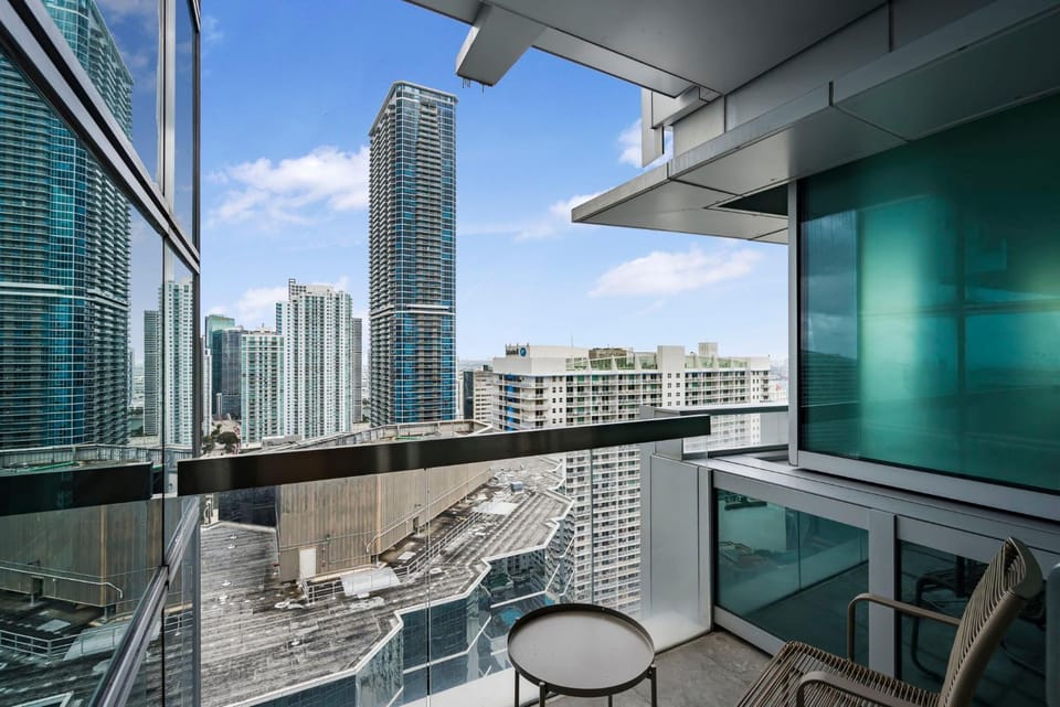 View (from property/room), Balcony/Terrace, Seating area, City view