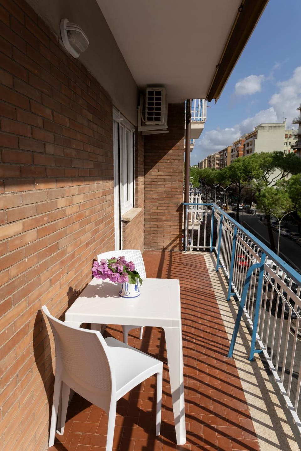 Property building, Patio, Day, Balcony/Terrace