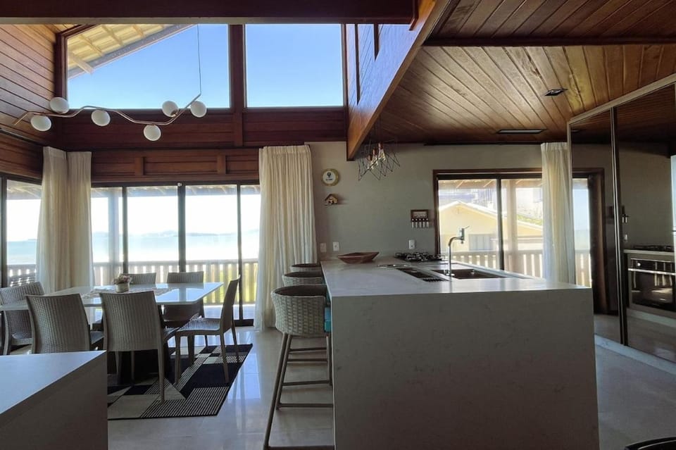Excelente Casa com área Gourmet de frente mar House in State of Santa Catarina
