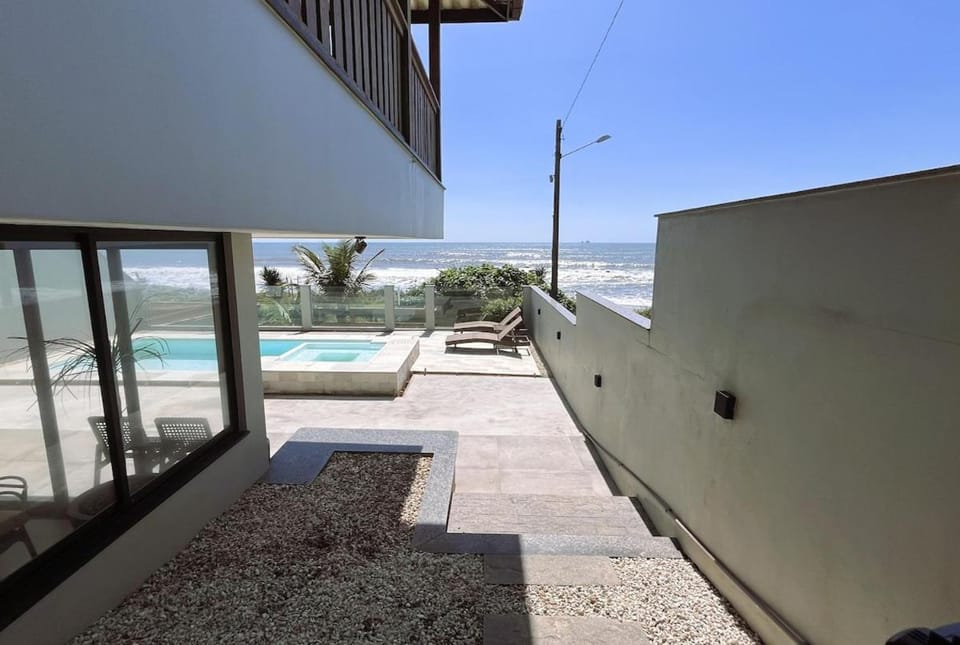Excelente Casa com área Gourmet de frente mar House in State of Santa Catarina