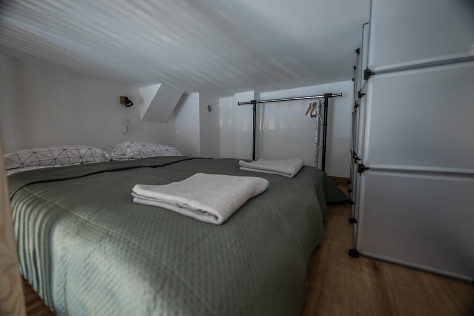 Urban Spring Loft - Studio z antresolą blisko Piotrkowskiej Apartment in Masovian Voivodeship