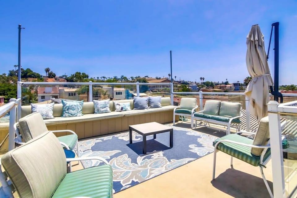Suite with Rooftop Deck and Ocean Views in Mission Apartment in Mission Bay