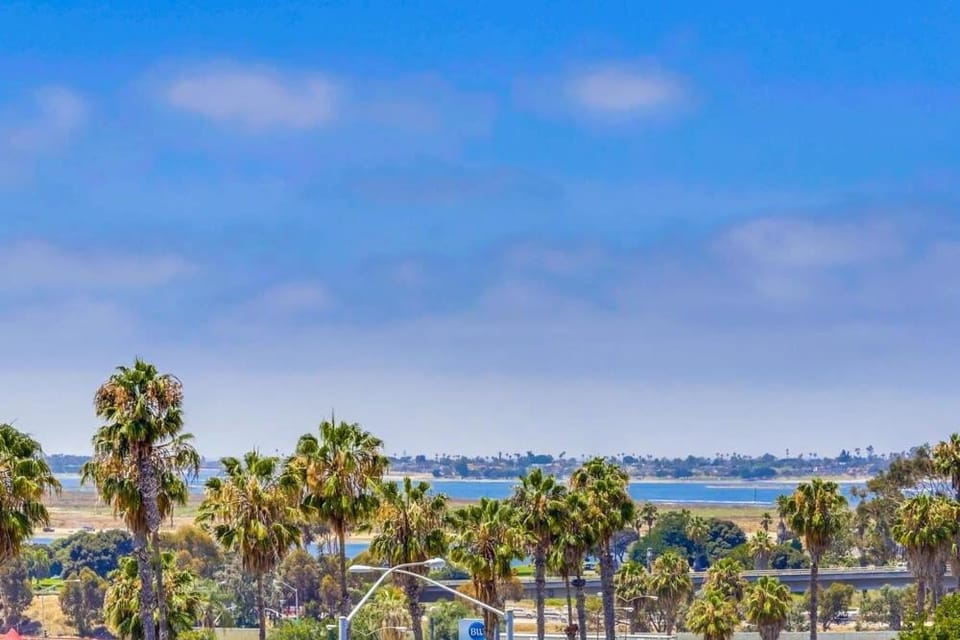 Suite with Rooftop Deck and Ocean Views in Mission Apartment in Mission Bay