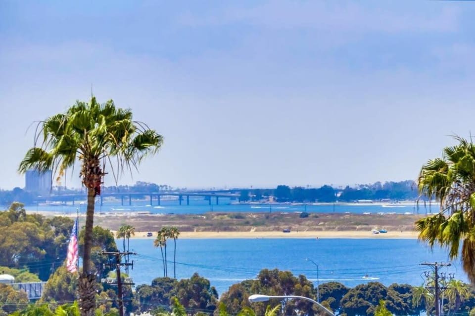 Suite with Rooftop Deck and Ocean Views in Mission Apartment in Mission Bay
