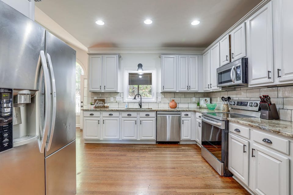 Walk to Trails: Peaceful Family Home in Braselton House in Lake Lanier