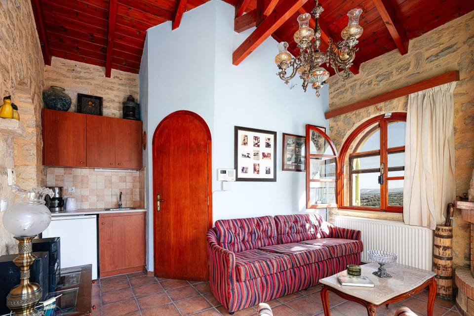 Kitchen or kitchenette, Seating area