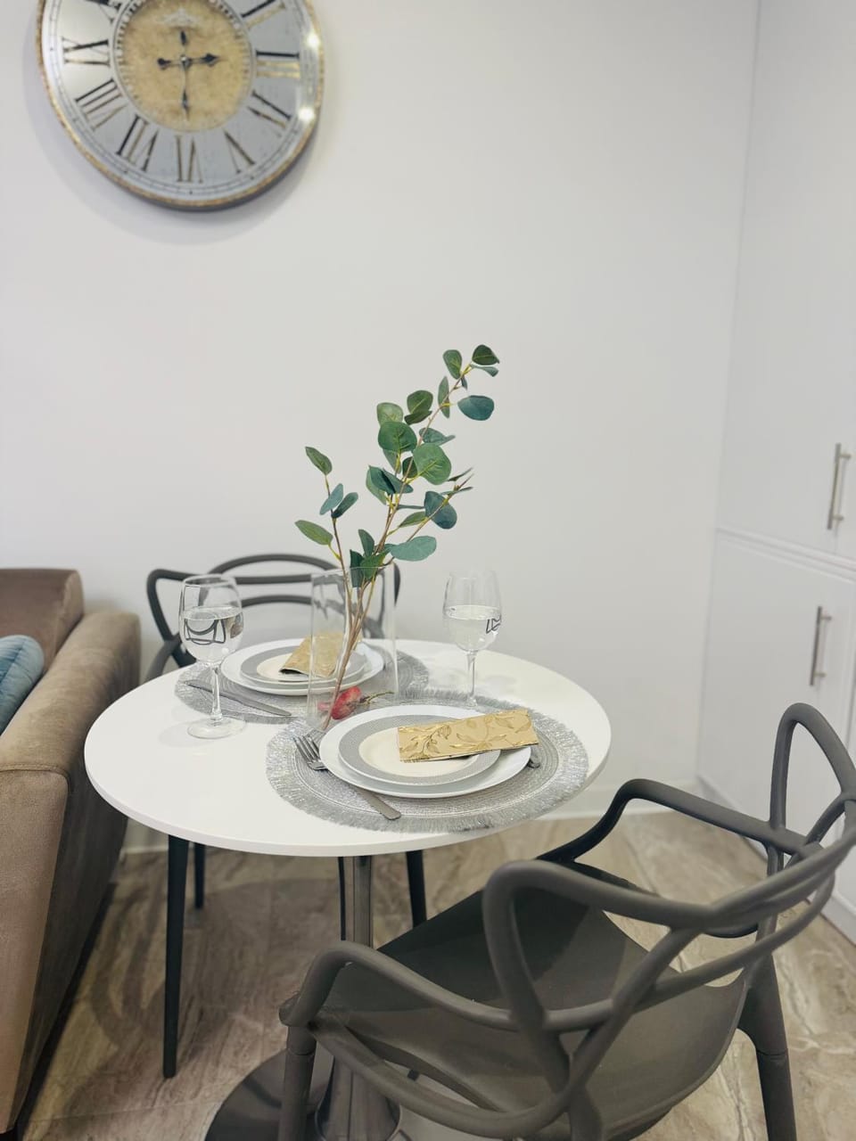 Living room, Food and drinks, Food