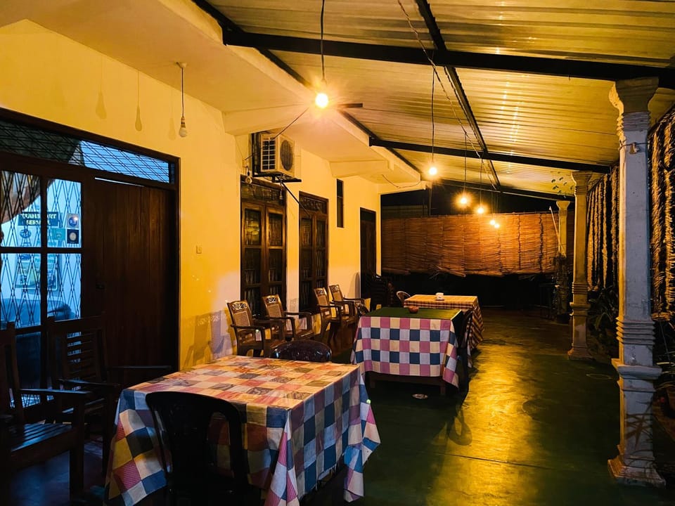 Seating area, Dining area
