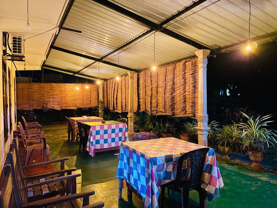 Night, Seating area
