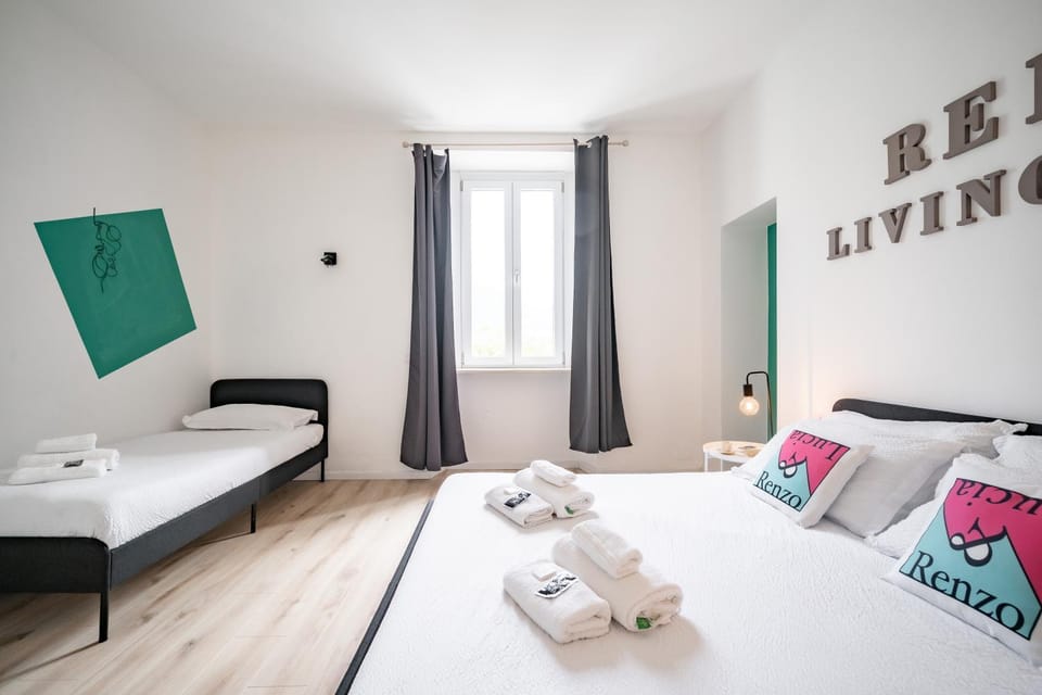 Bed, Bedroom, Lake view