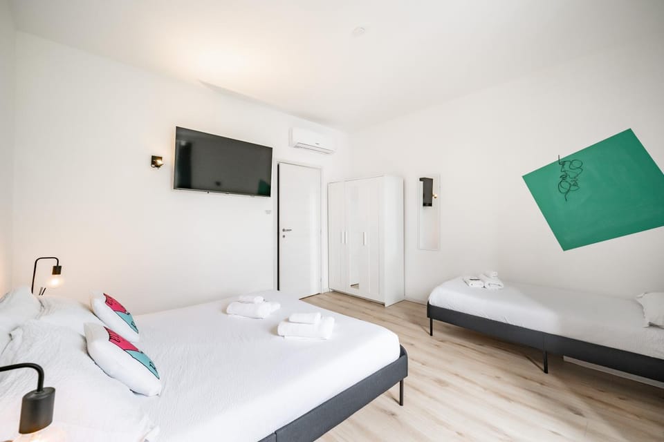 TV and multimedia, Bedroom, air conditioner