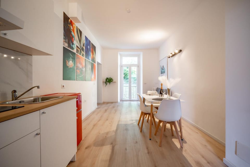 Kitchen or kitchenette, Dining area, stove