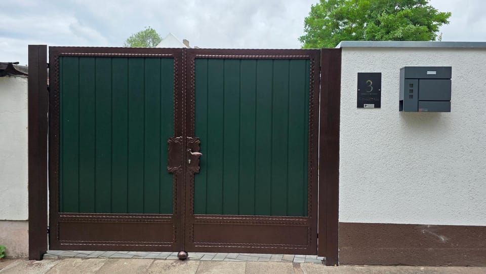 Property building, Facade/entrance