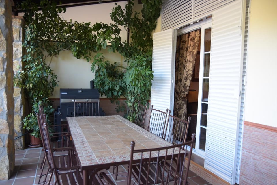 Patio, Dining area