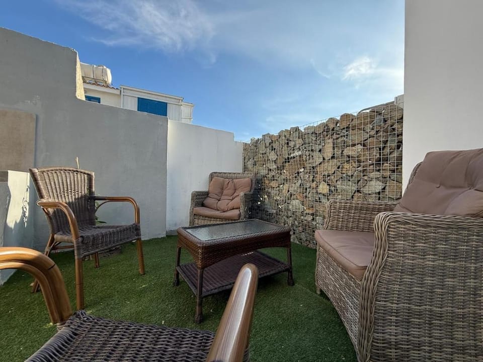 Patio, Day, Living room, Seating area