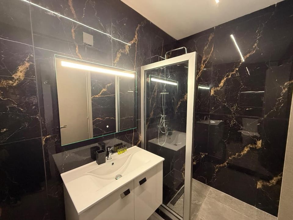 Shower, Bathroom