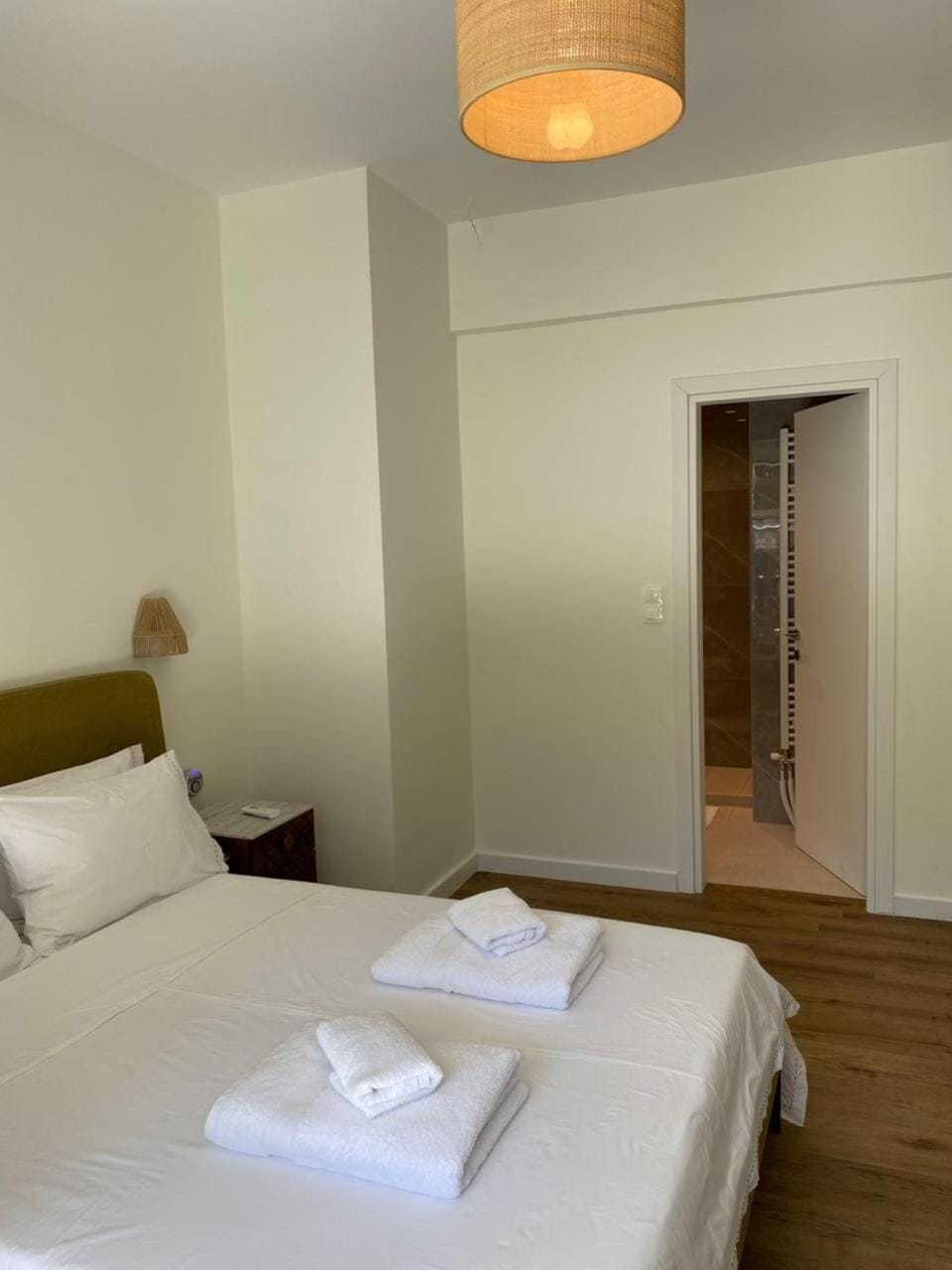 Bed, Bedroom, towels