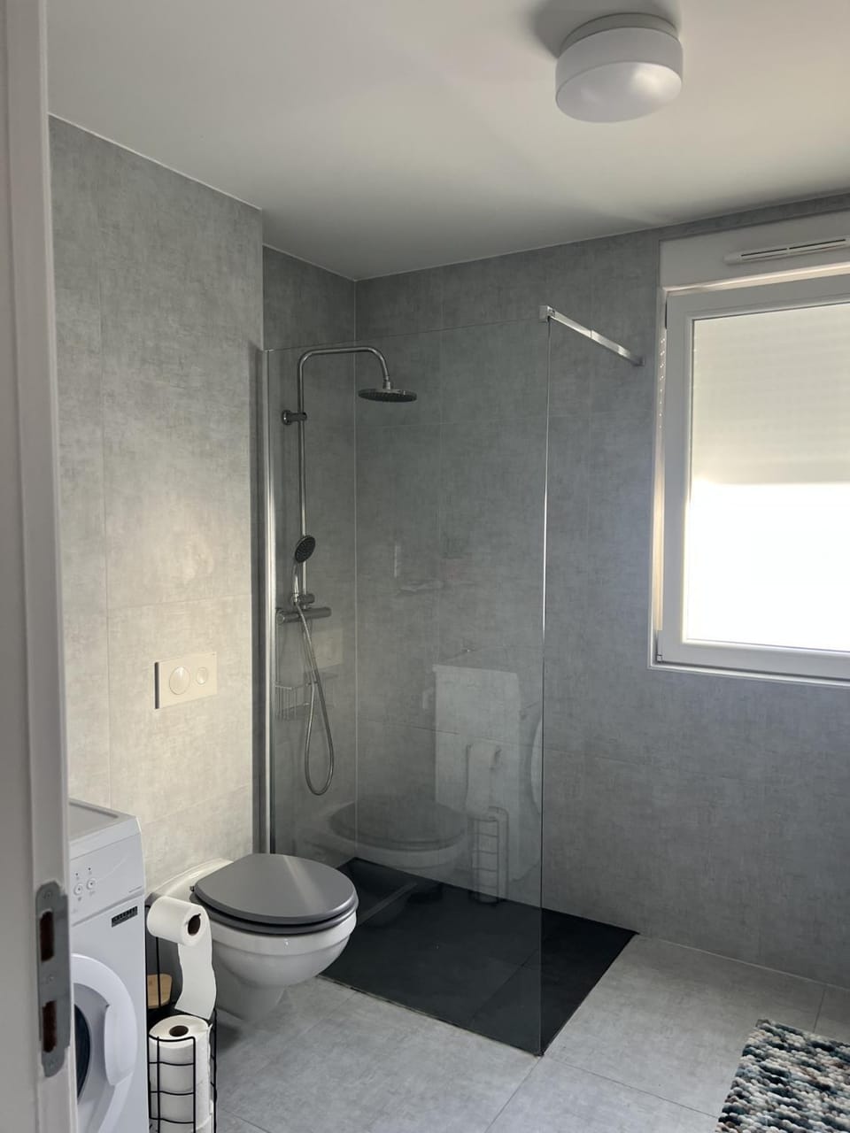 Shower, Toilet