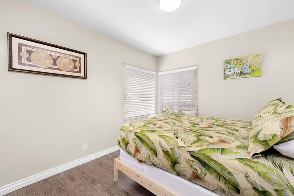 Ben's Beach Bungalow 1 150 Steps to Sand House in Mission Beach