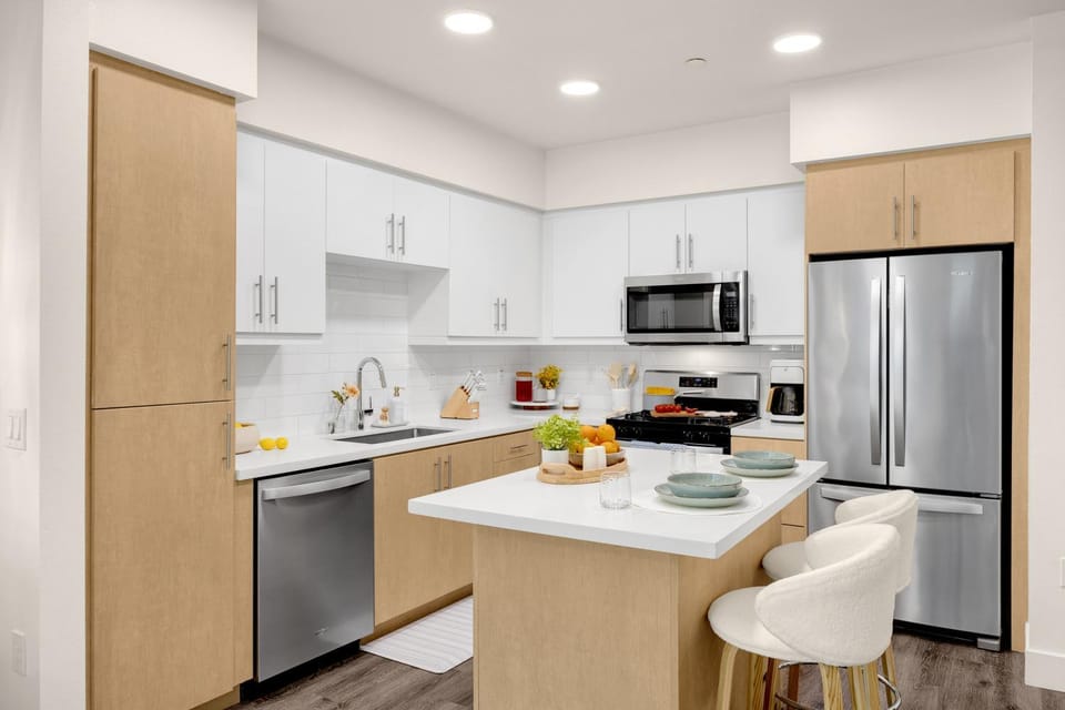 Luxury 1BR Newport Beach Condo with Pool and Gym Apartment in Newport Beach