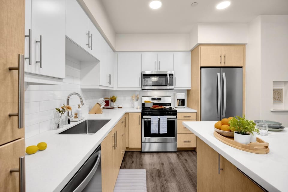 Luxury 1BR Newport Beach Condo with Pool and Gym Apartment in Newport Beach