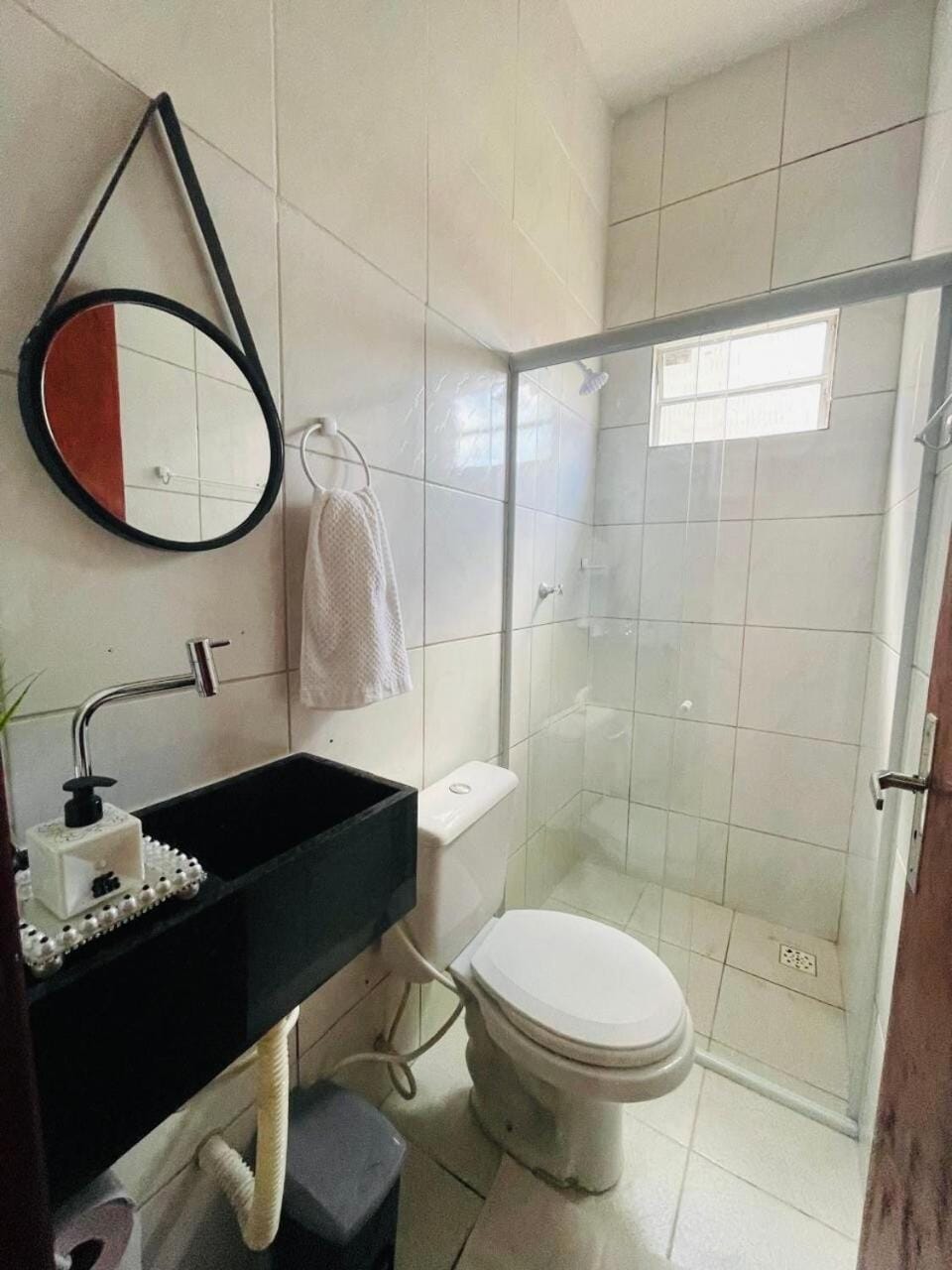 Shower, Toilet, Bathroom, bidet, towels