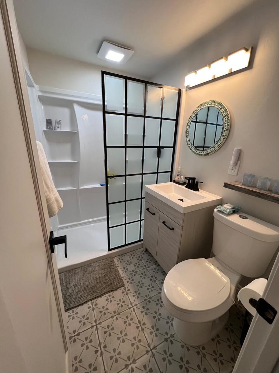 Modern Big Bear Cabin With Spa, BBQ & EV Charging on Site Cabin in Big Bear