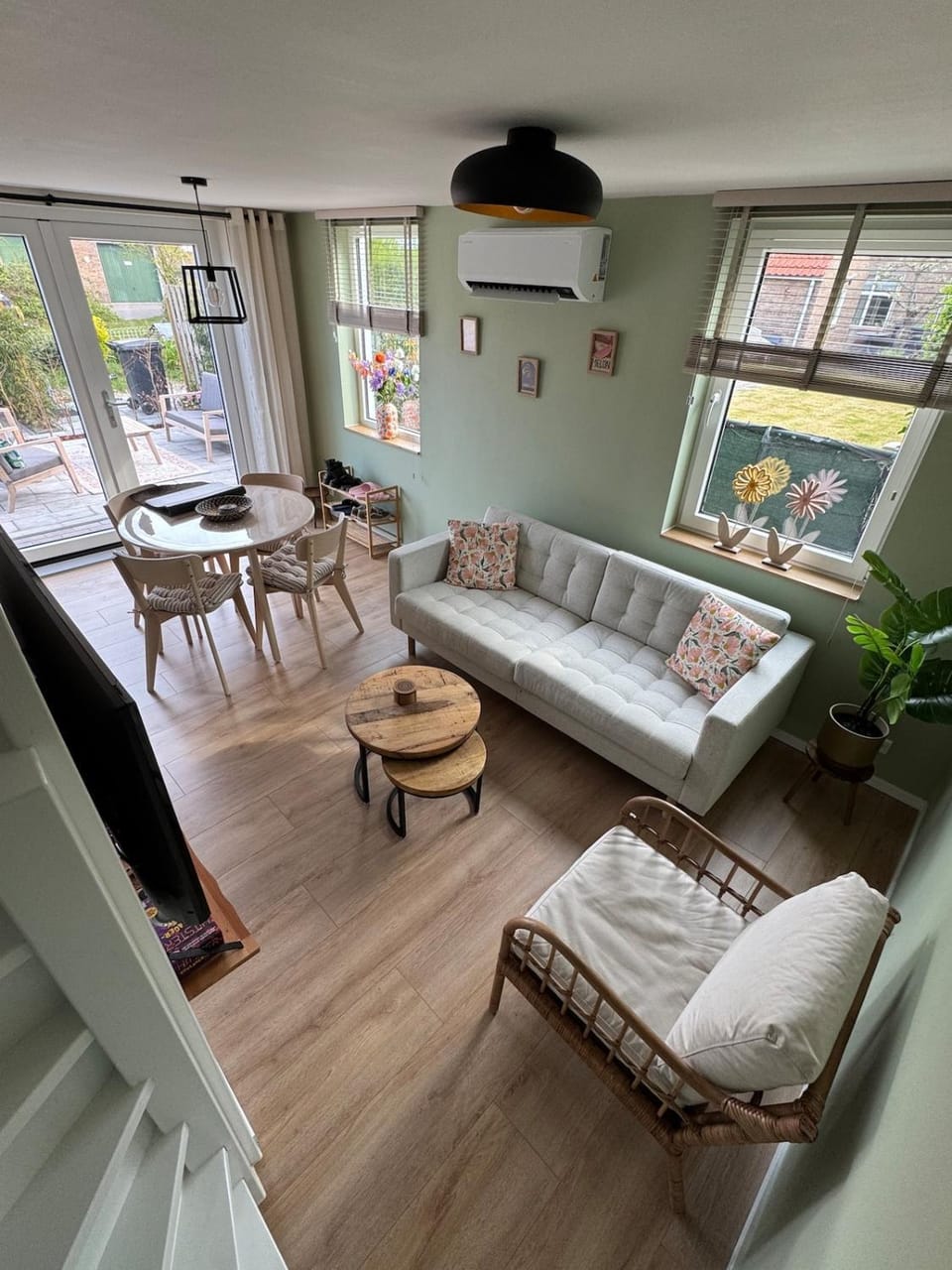 Living room, Dining area