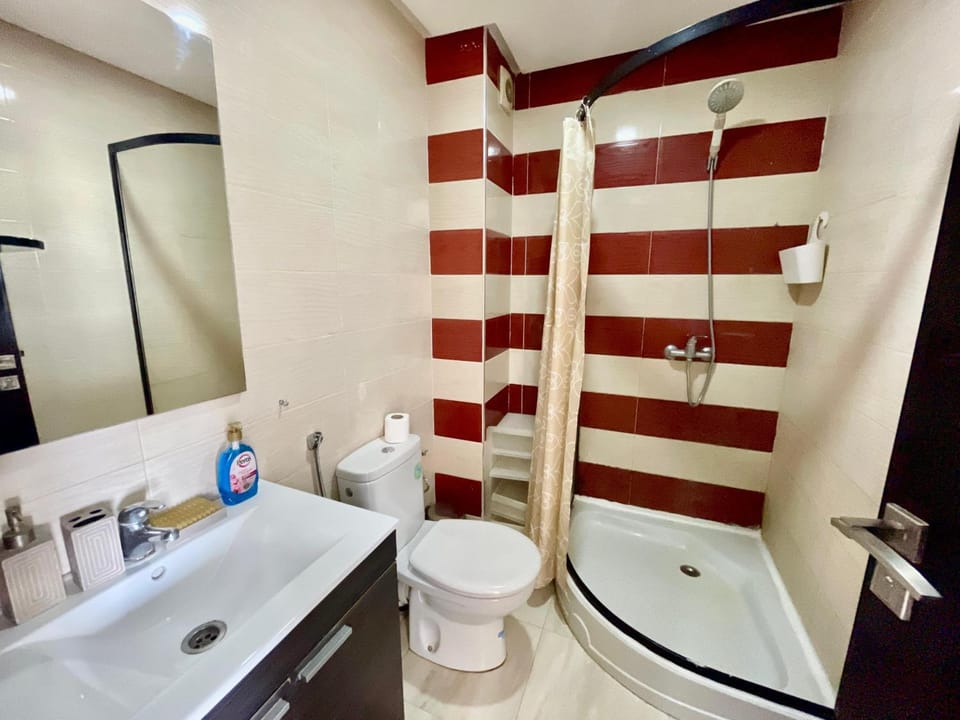 Shower, Toilet, Bathroom, towels