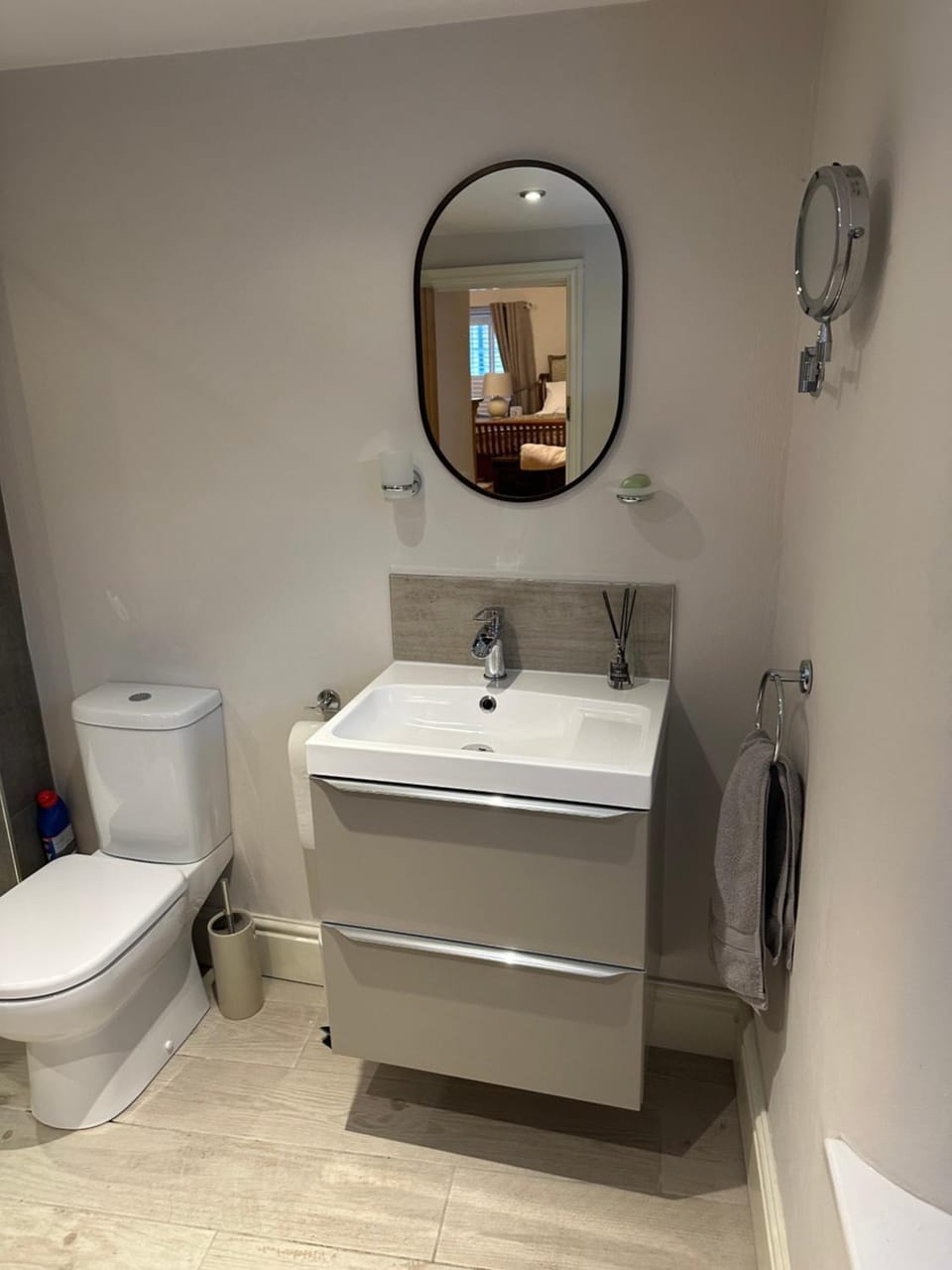 Toilet, Bathroom, towels